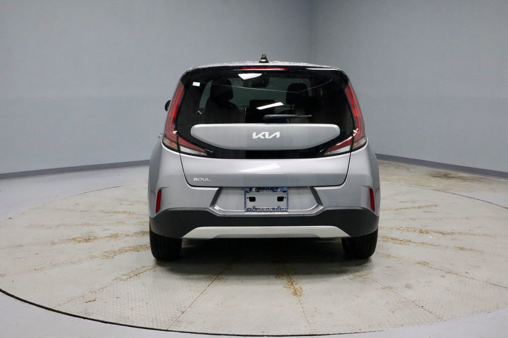 Used 2025 Kia Soul LX image 4