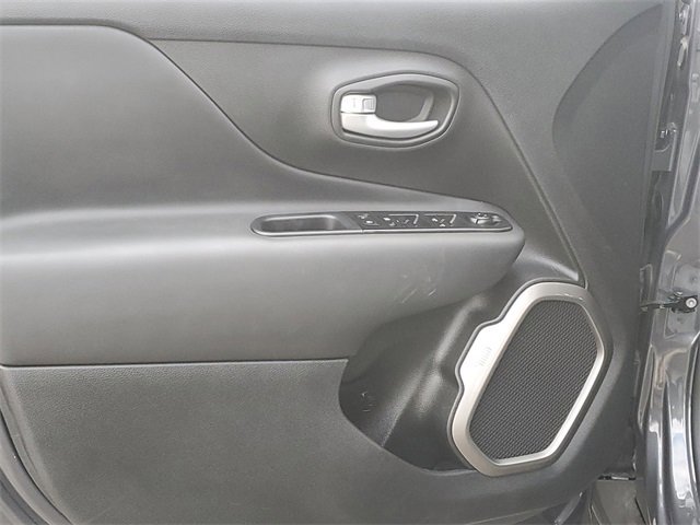 Used 2023 Jeep Renegade Limited image 5