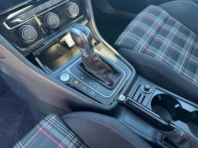 Used 2018 Volkswagen GTI SE image 12