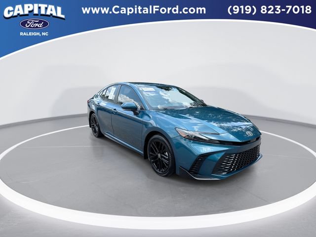 Used 2025 Toyota Camry SE FWD image 2