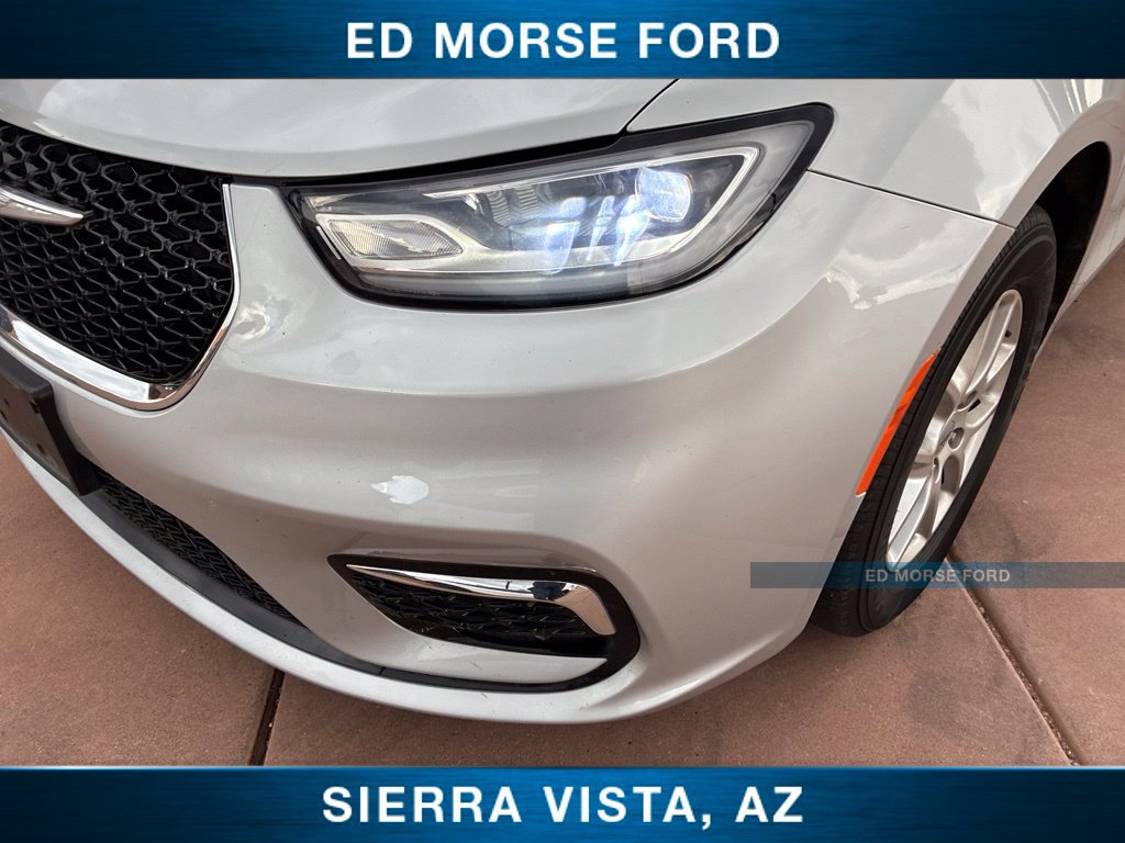 Used 2024 Chrysler Pacifica Touring-L FWD image 3