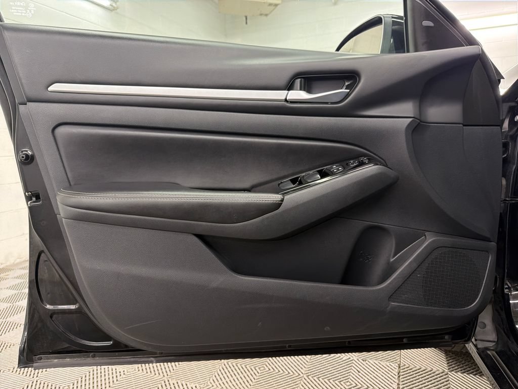 Used 2023 Nissan Altima 2.5 SV FWD image 16