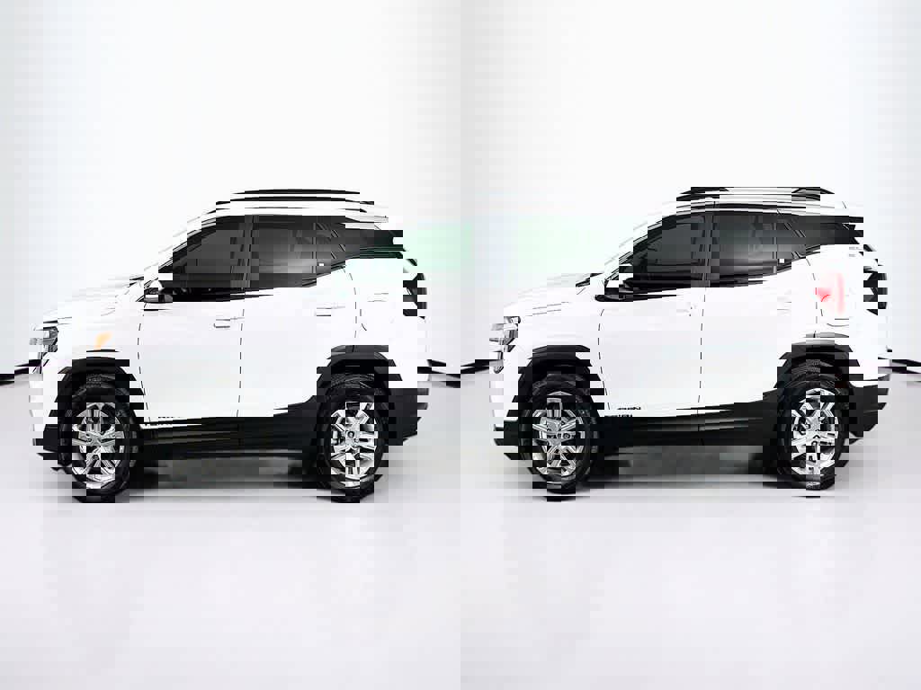 Used 2022 GMC Terrain SLE w/ Driver Convenience Package image 2