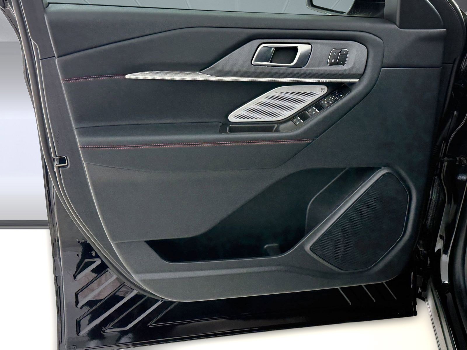 Certified 2025 Ford Explorer ST image 14