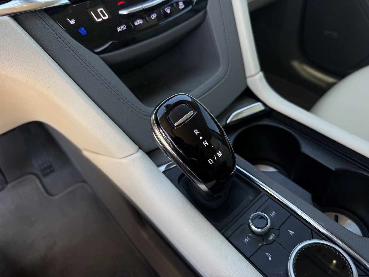 Used 2024 Cadillac XT6 Premium Luxury FWD image 19