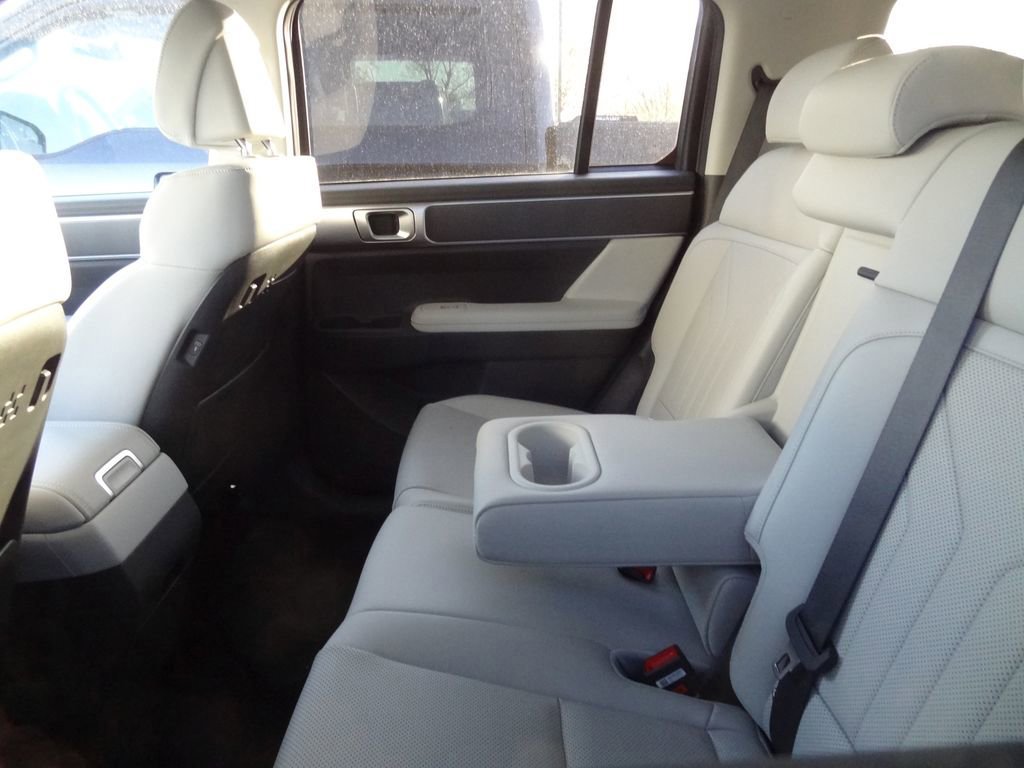 Used 2025 Hyundai Santa Fe SEL image 6