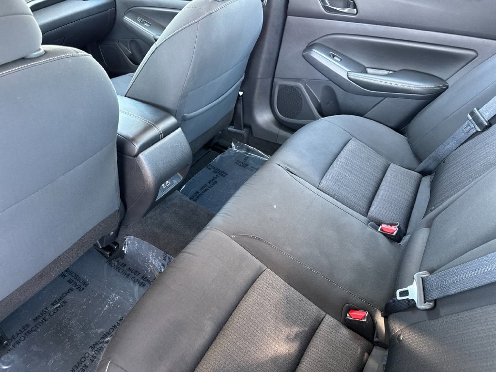 Used 2025 Nissan Altima 2.5 SV FWD image 11