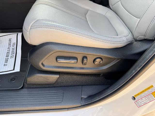 Used 2025 Honda Pilot Touring image 13