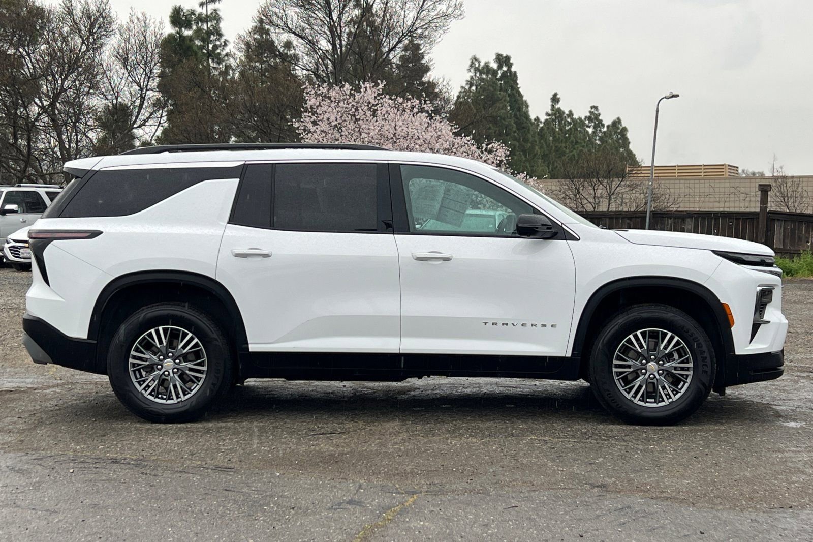 Used 2024 Chevrolet Traverse LT image 6