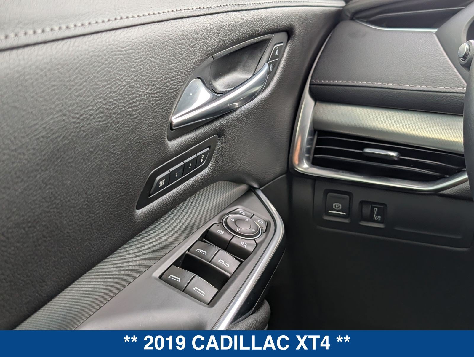 Used 2019 Cadillac XT4 Premium Luxury FWD image 25