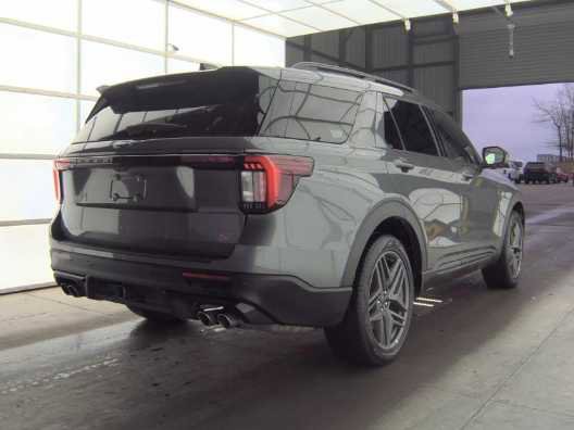 Certified 2025 Ford Explorer ST image 2