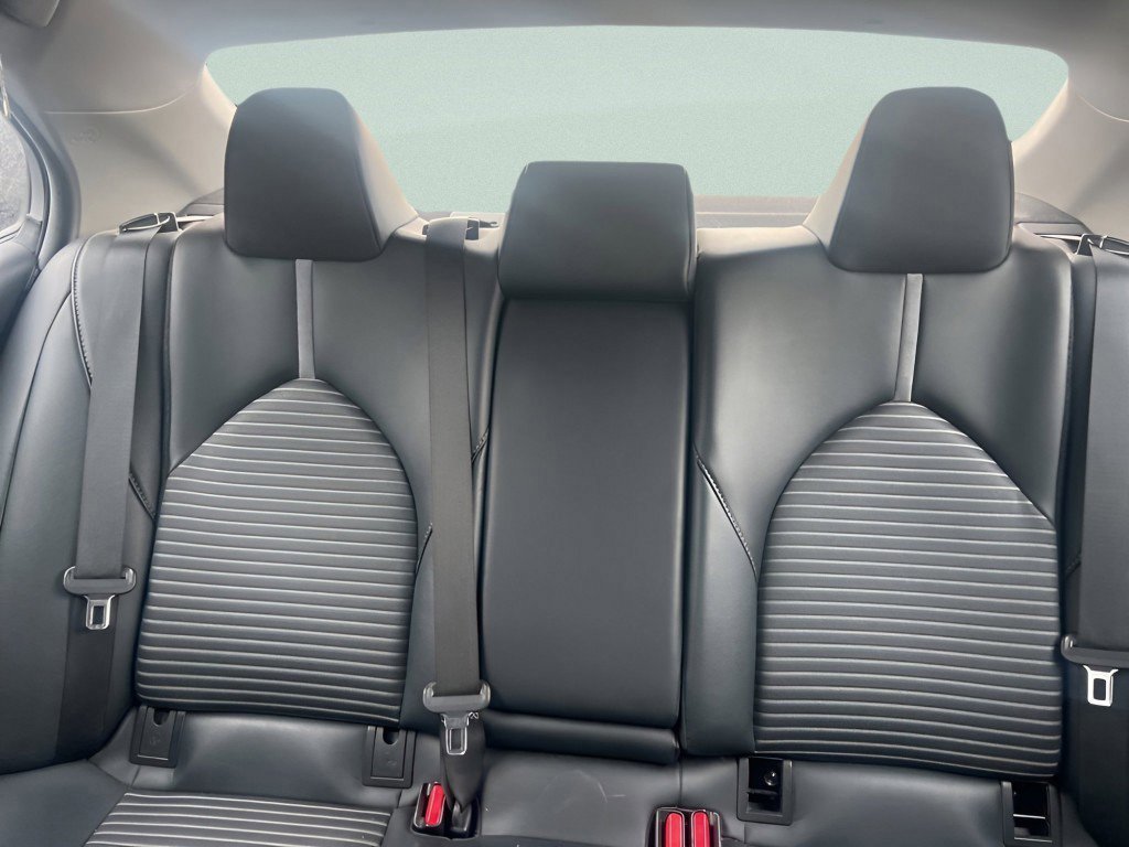 Used 2020 Toyota Camry SE image 25
