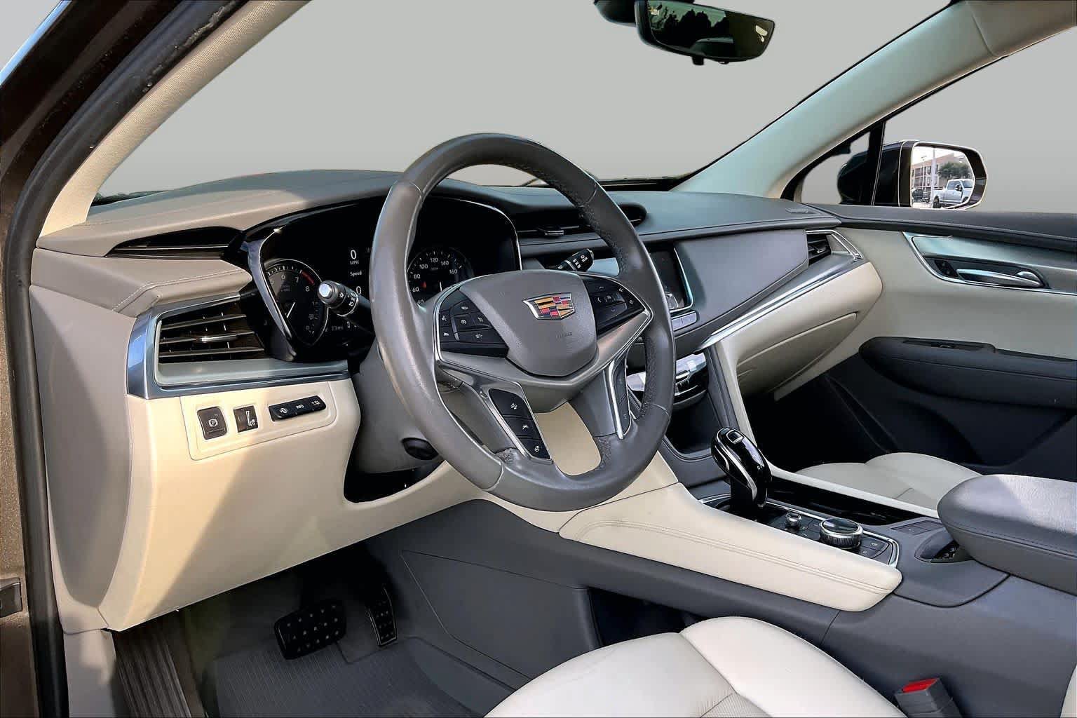 Used 2020 Cadillac XT5 Premium Luxury FWD image 16