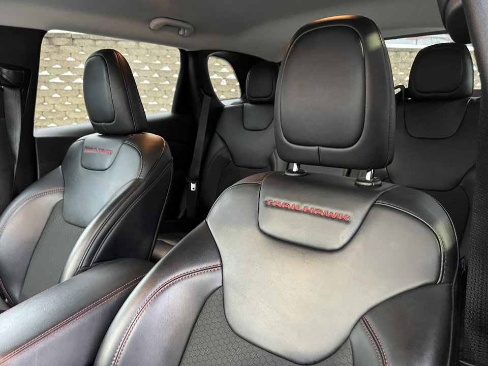 Used 2022 Jeep Cherokee Trailhawk w/ Comfort/Convenience Group image 18