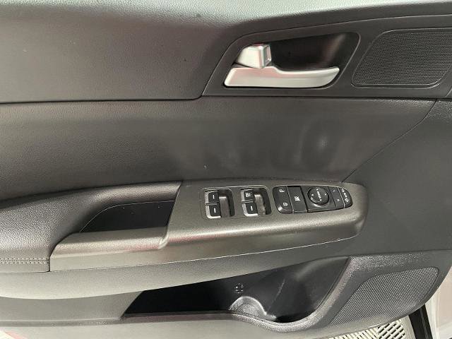 Used 2022 Kia Sportage Nightfall Edition image 24