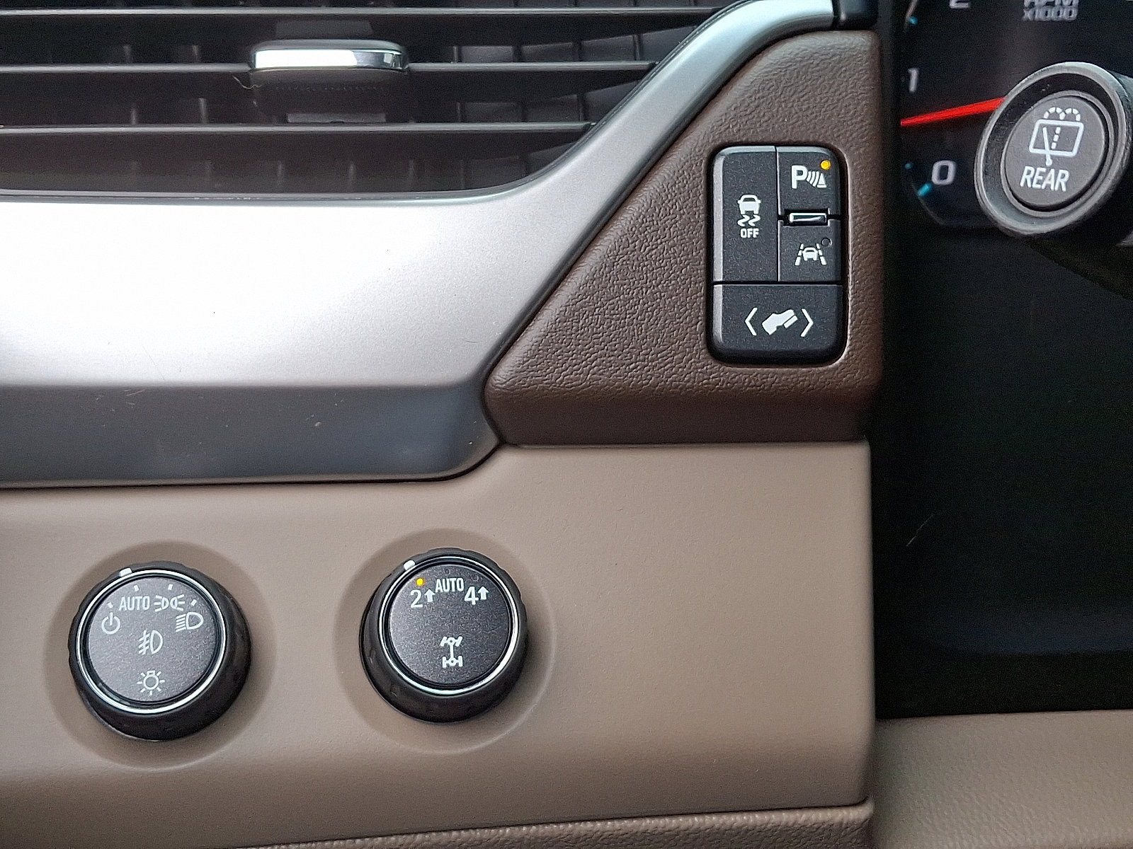 Used 2020 Chevrolet Tahoe LT image 36