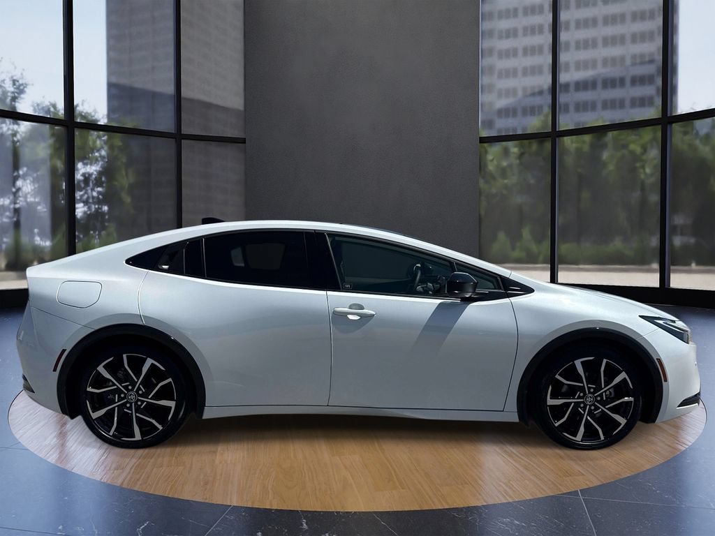 Used 2026 Toyota Prius Plug-In Hybrid FWD image 2