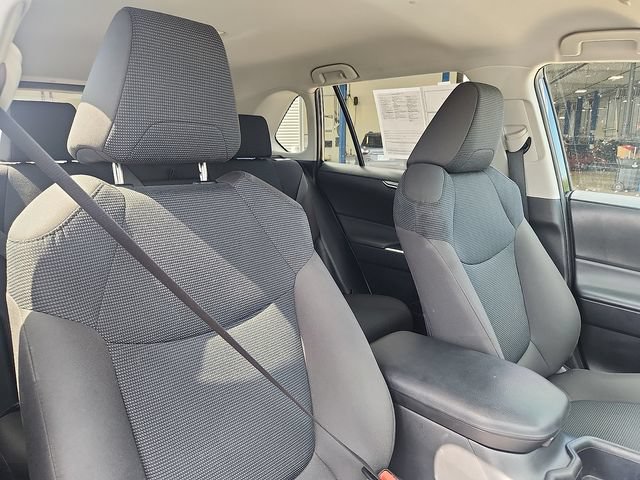 Used 2023 Toyota RAV4 LE AWD/4WD image 31