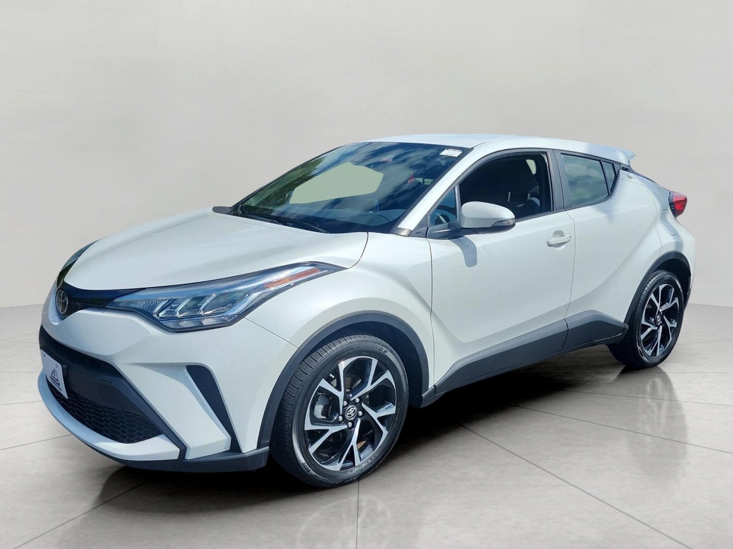 Used 2021 Toyota C-HR XLE FWD image 3