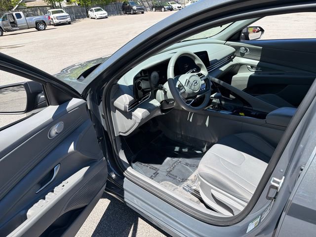 Used 2023 Hyundai Elantra SEL w/ Convenience Package FWD image 14