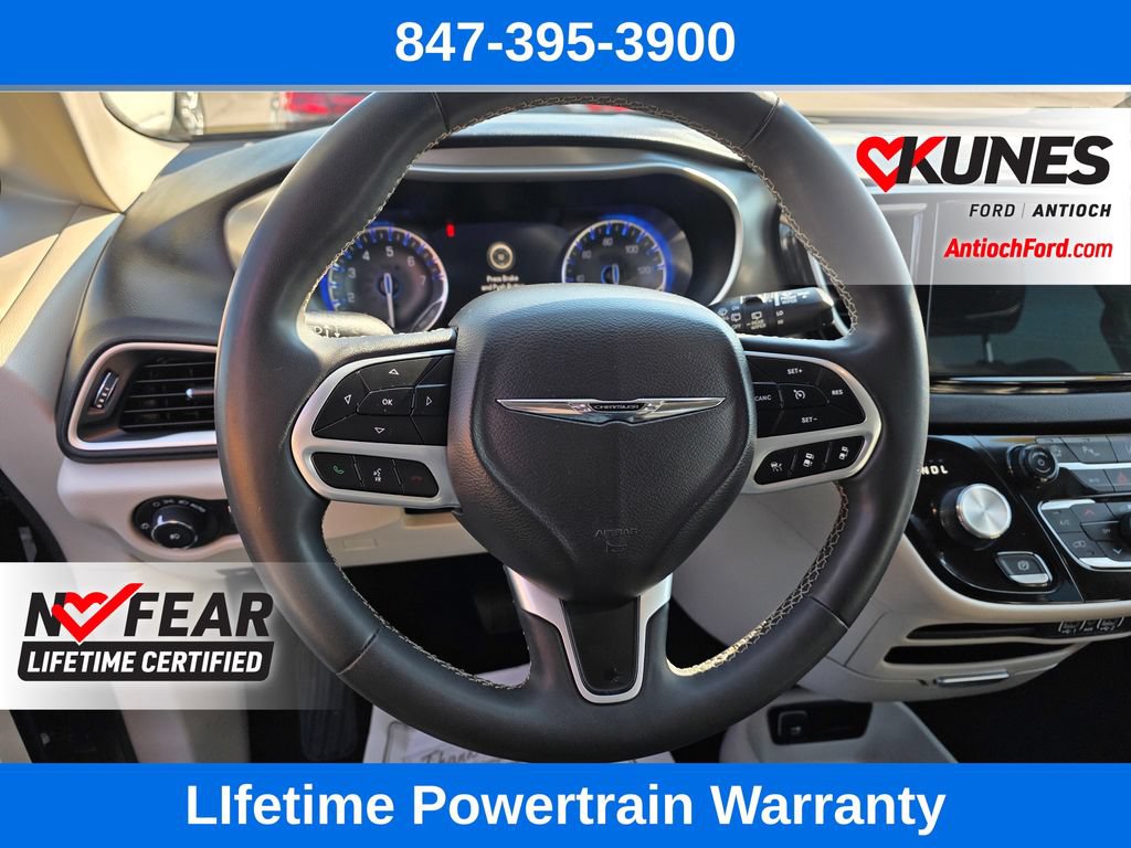 Used 2023 Chrysler Pacifica Touring-L FWD image 25