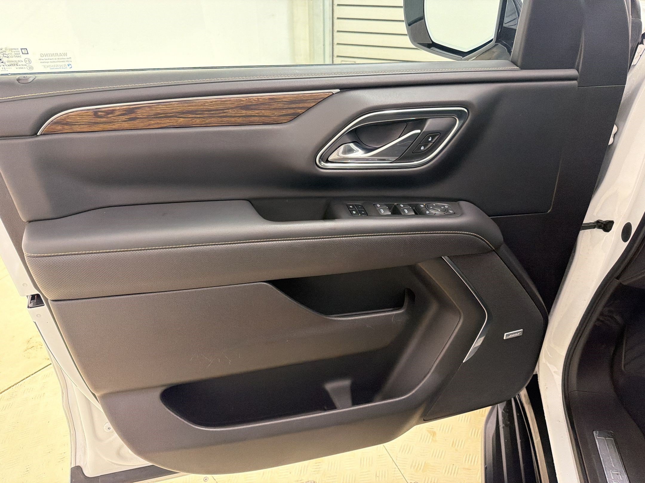 Used 2021 Chevrolet Suburban Premier w/ Premium Package RWD image 13