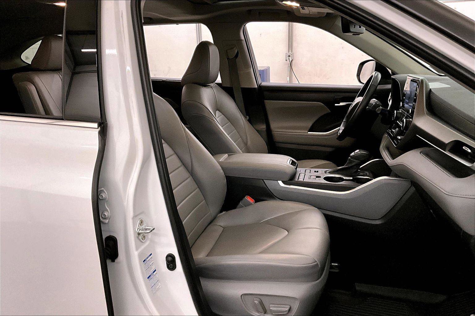 Used 2022 Toyota Highlander XLE image 7