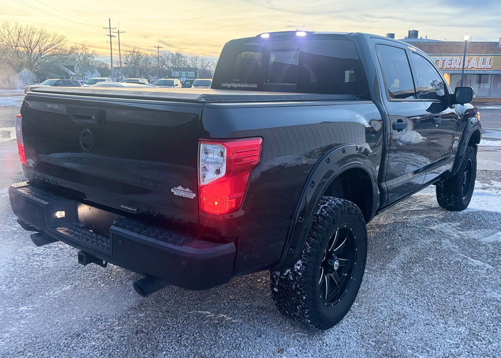 Used 2019 Nissan Titan SV w/ SV Convenience Package image 5