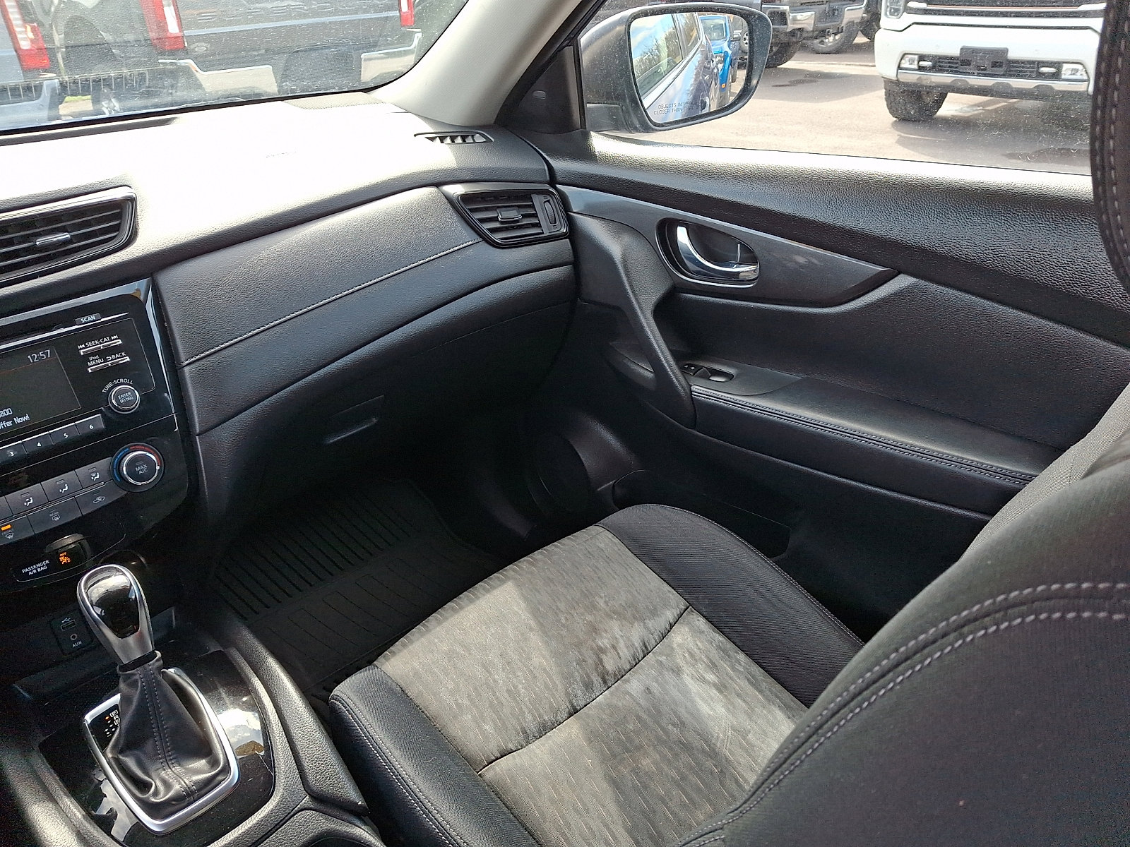 Used 2017 Nissan Rogue S image 16