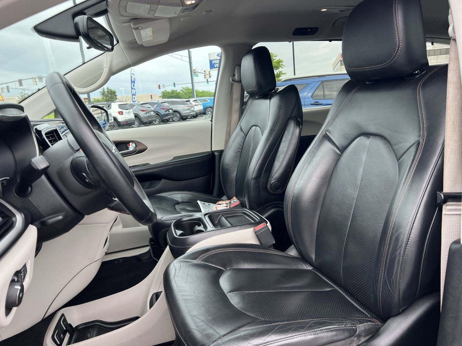 Used 2018 Chrysler Pacifica Touring-L FWD image 21
