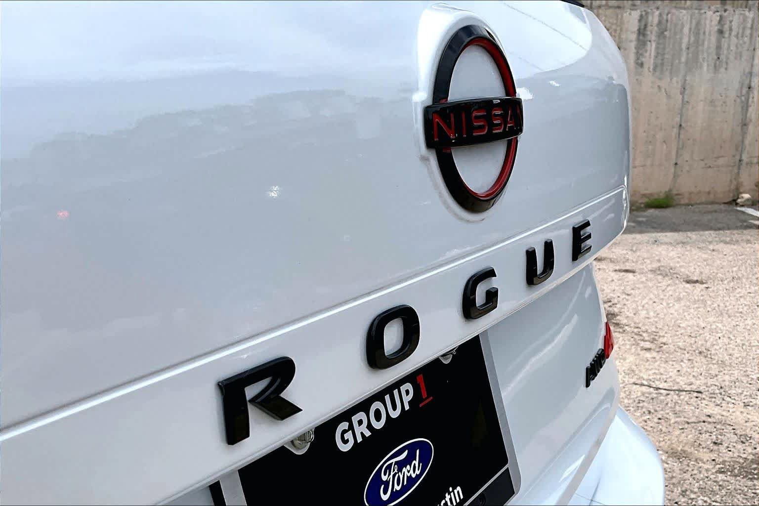 Used 2025 Nissan Rogue SV AWD/4WD image 12
