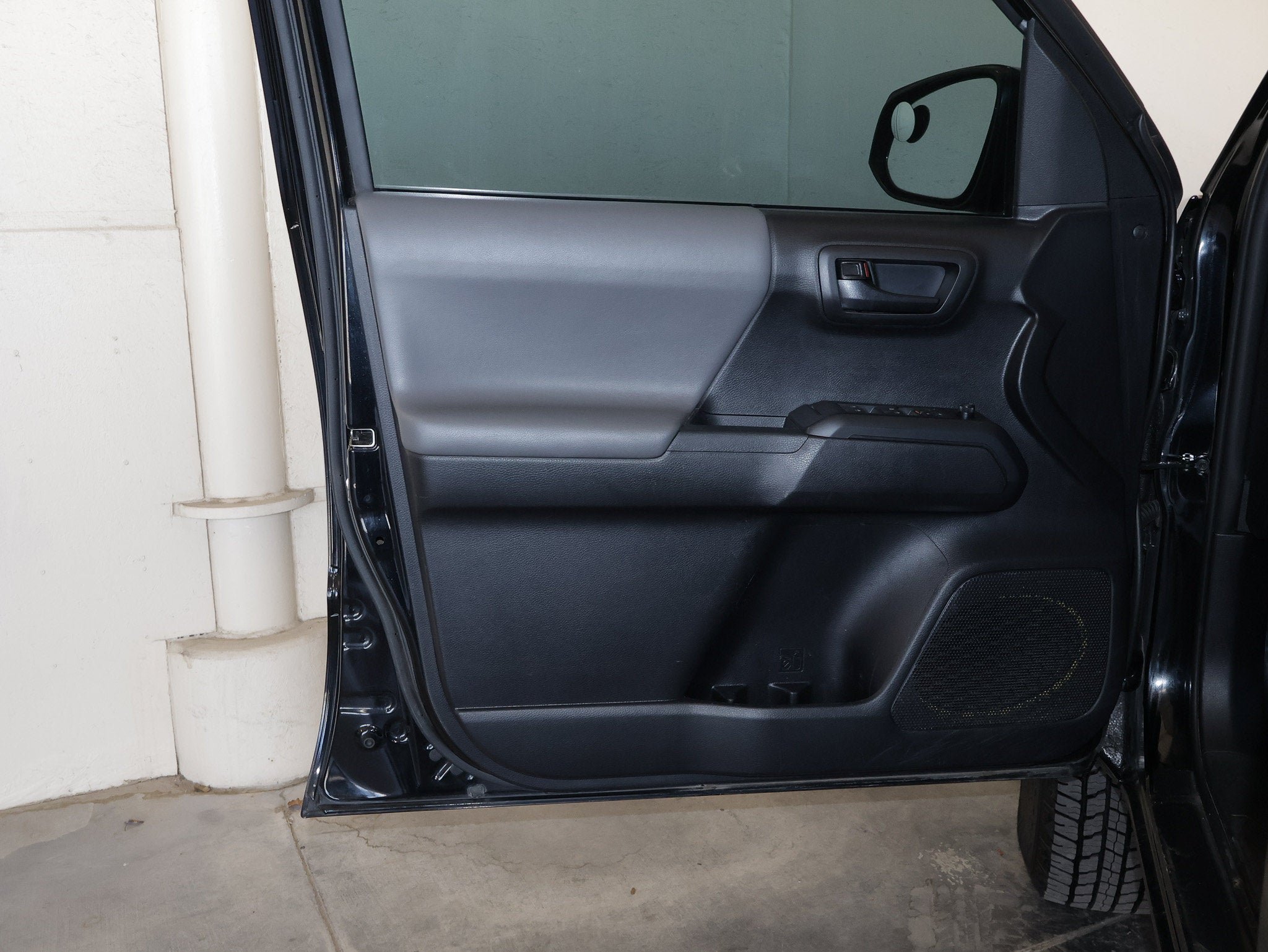 Used 2021 Toyota Tacoma SR AWD/4WD image 35