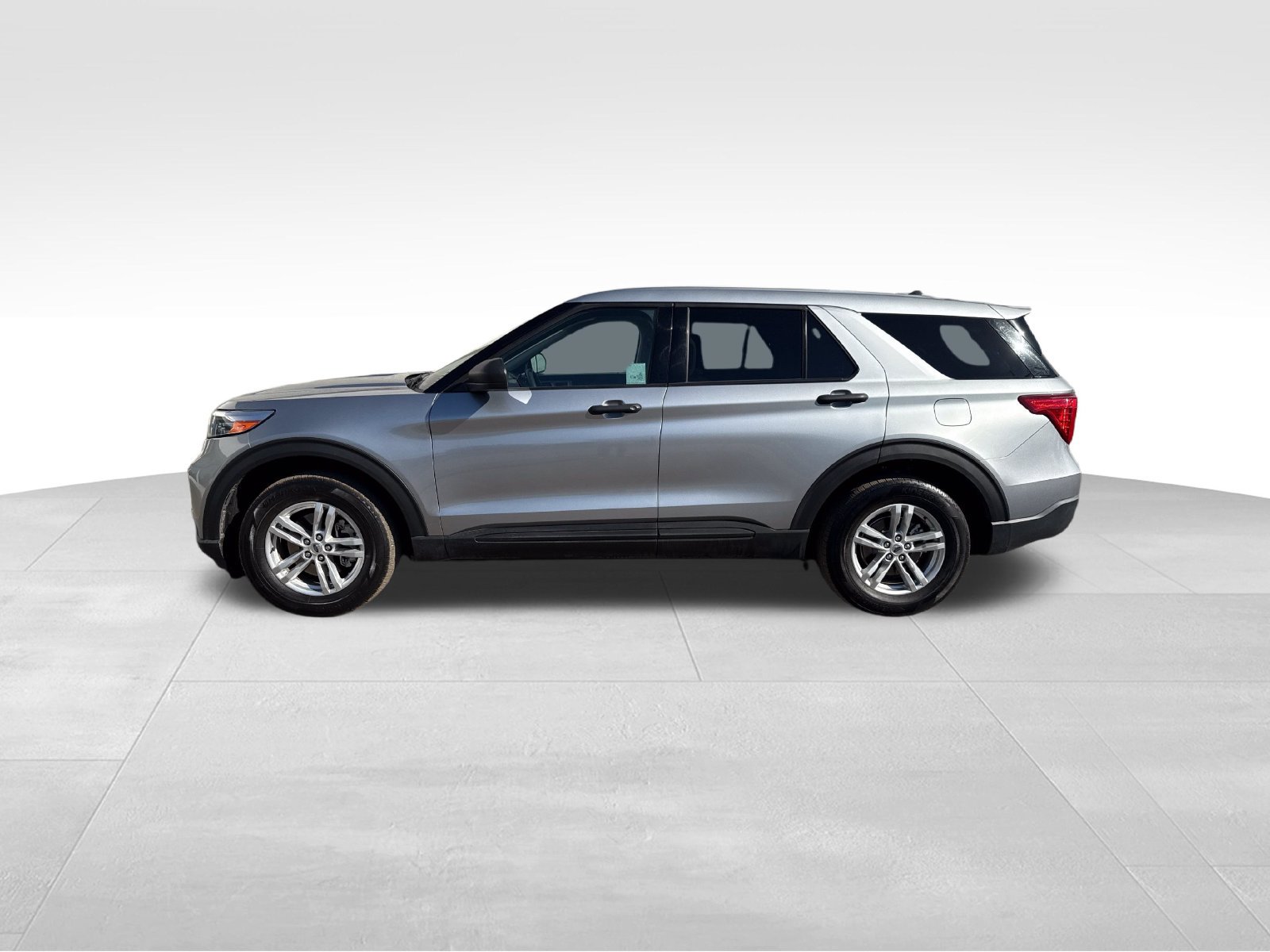 Certified 2022 Ford Explorer 4WD image 2