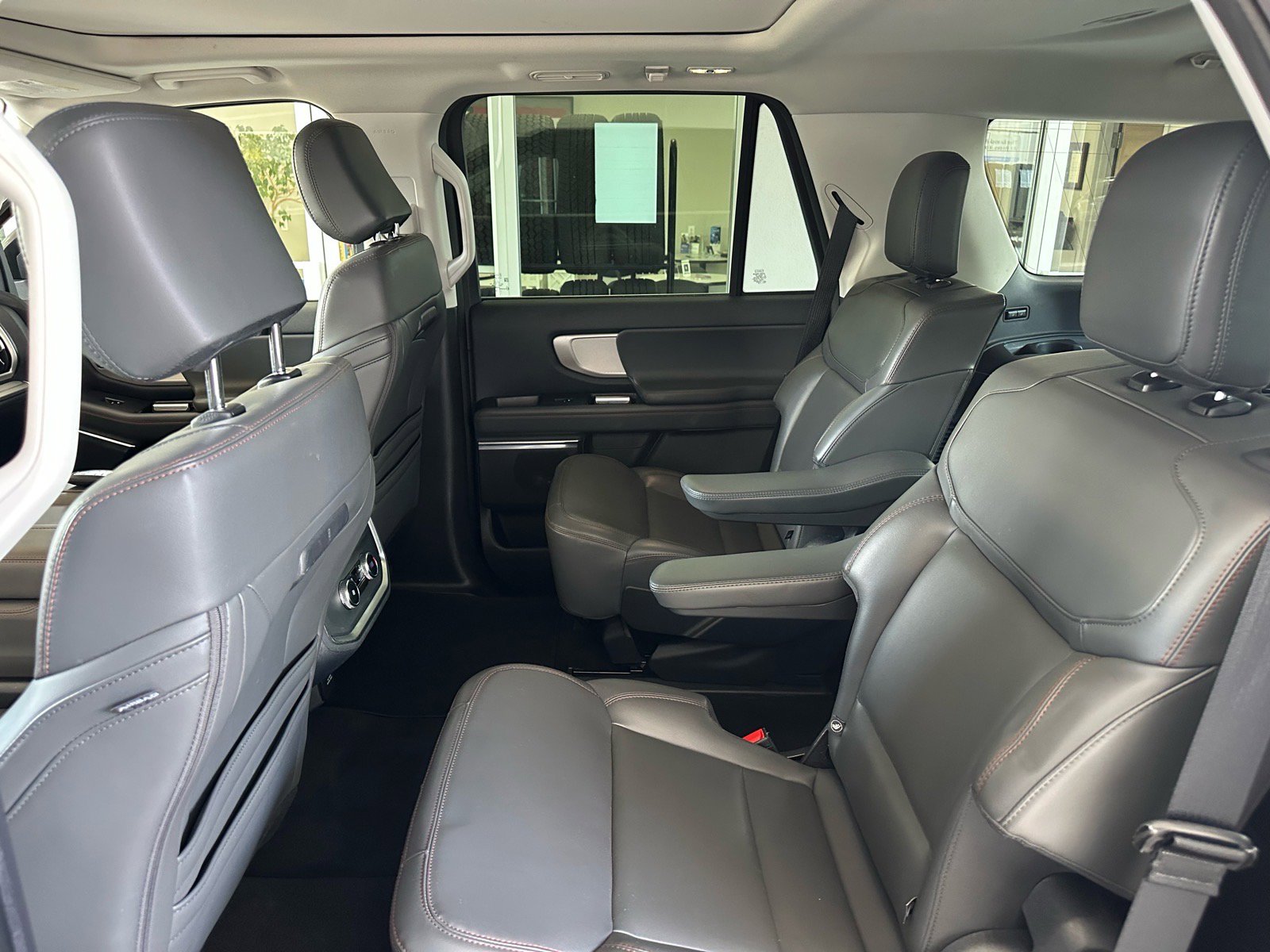 Certified 2025 Ford Expedition Active AWD/4WD image 24
