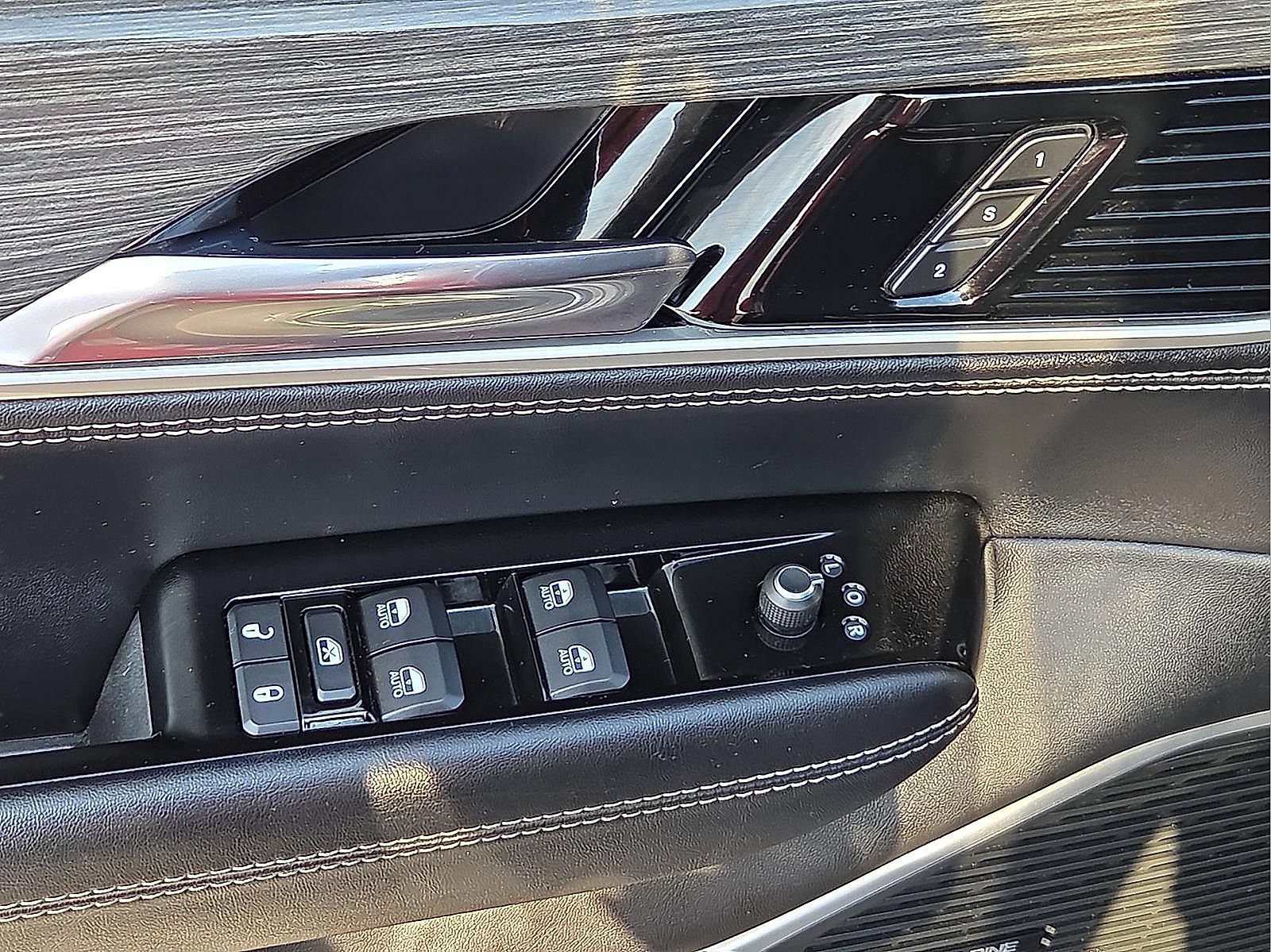 Used 2022 Jeep Wagoneer Series II AWD/4WD image 14