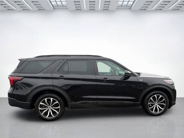 Certified 2025 Ford Explorer ST-Line AWD/4WD image 2