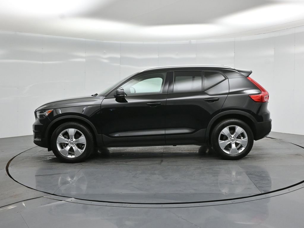 Used 2022 Volvo XC40 T5 Momentum image 26