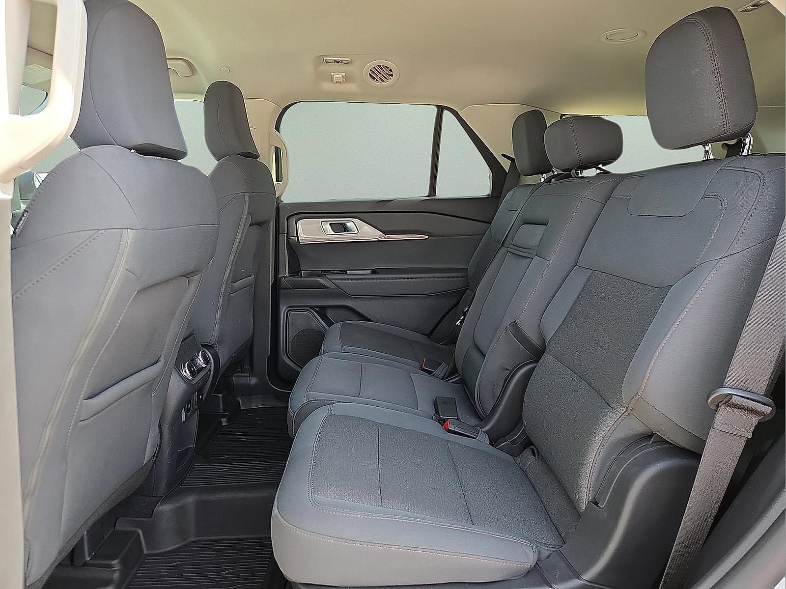 Certified 2025 Ford Explorer Active AWD/4WD image 11