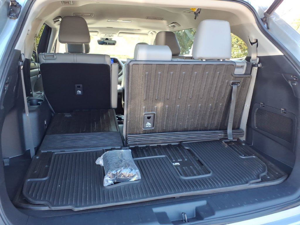 Used 2023 Toyota Highlander XLE AWD/4WD image 26