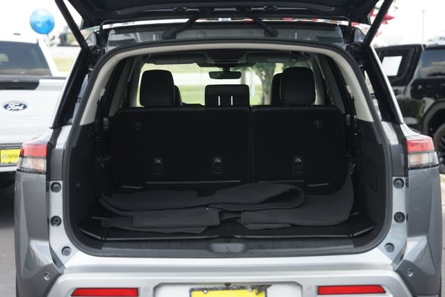 Used 2025 Nissan Pathfinder Platinum w/ Cargo Package FWD image 33