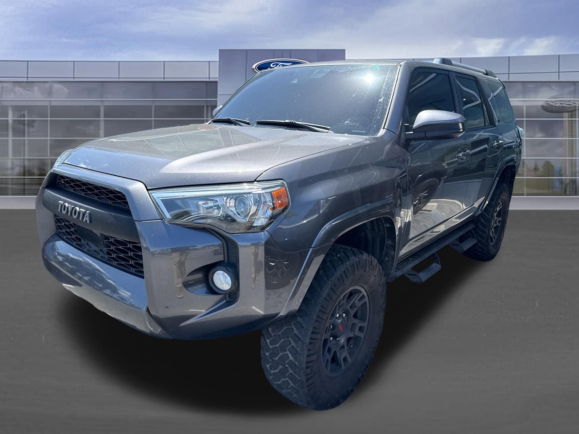Used 2020 Toyota 4Runner SR5 AWD/4WD image 9