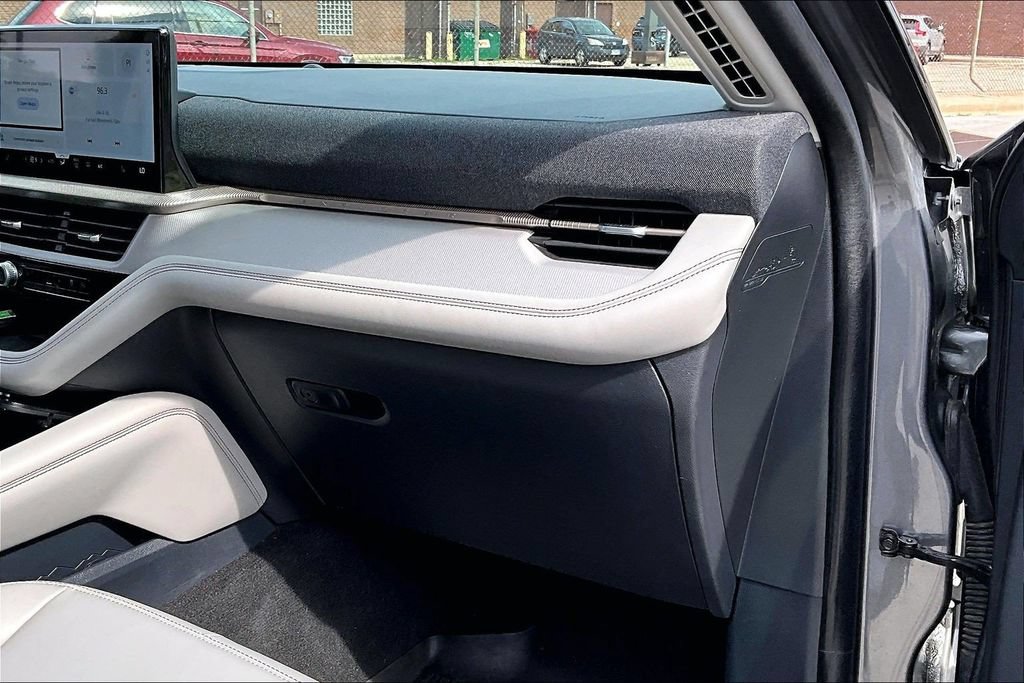 Certified 2025 Ford Explorer Active w/ Active Comfort Package RWD image 15