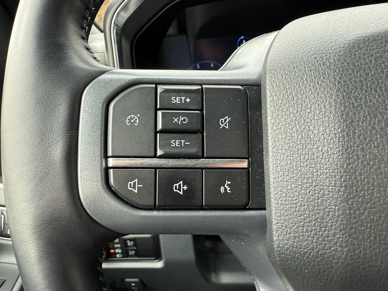 Certified 2024 Ford F250 Lariat w/ Chrome Package image 40