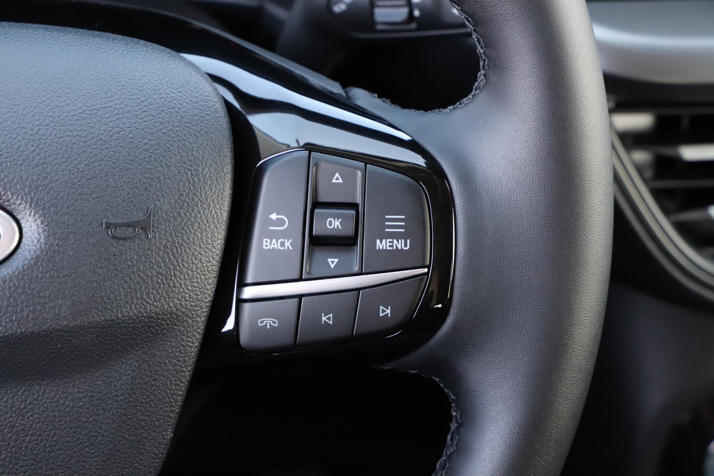 Certified 2025 Ford Escape PHEV image 26