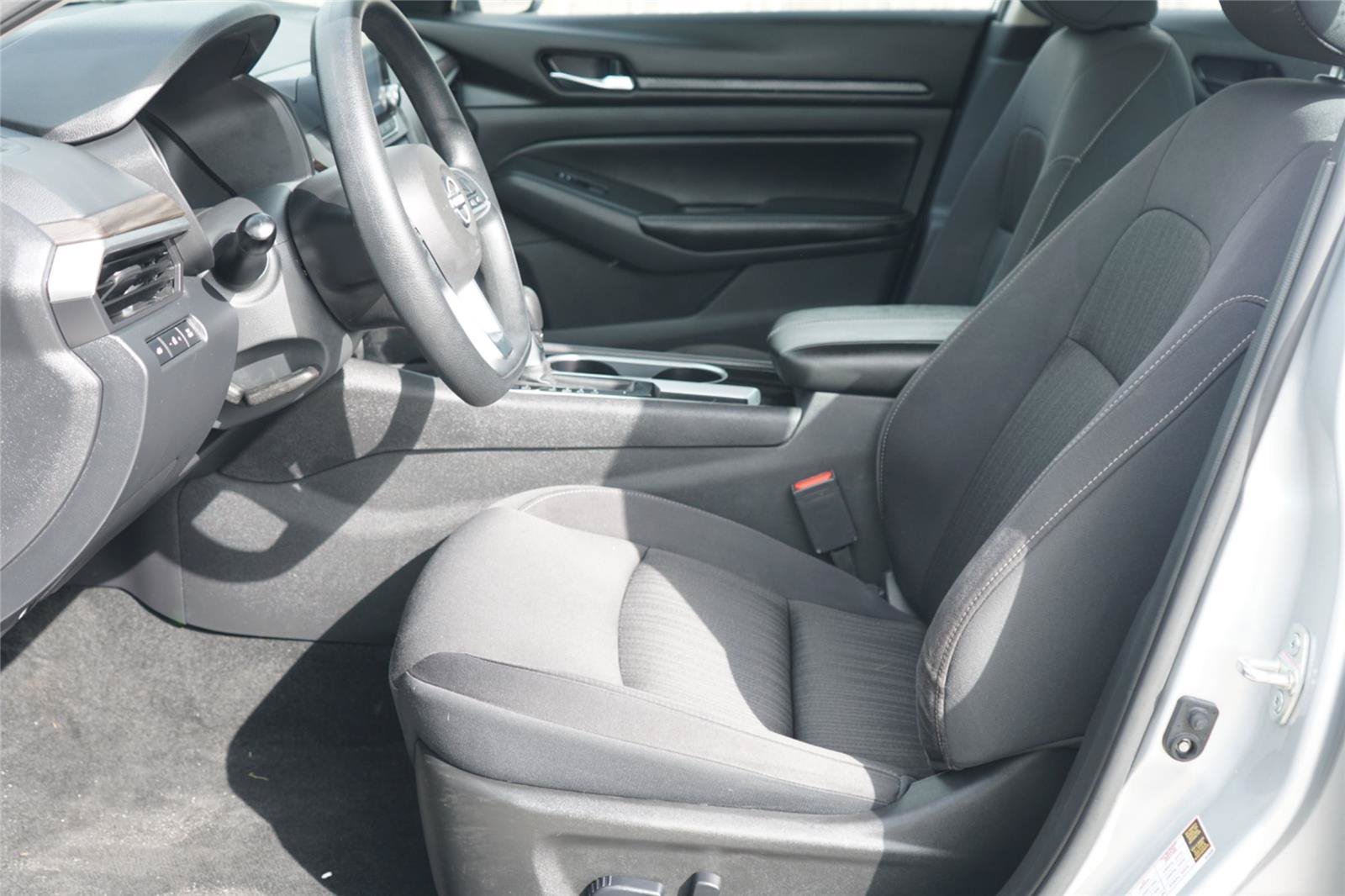 Used 2024 Nissan Altima 2.5 SV FWD image 10