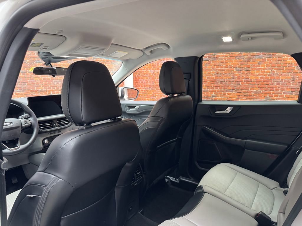 Certified 2025 Ford Escape SE FWD image 26