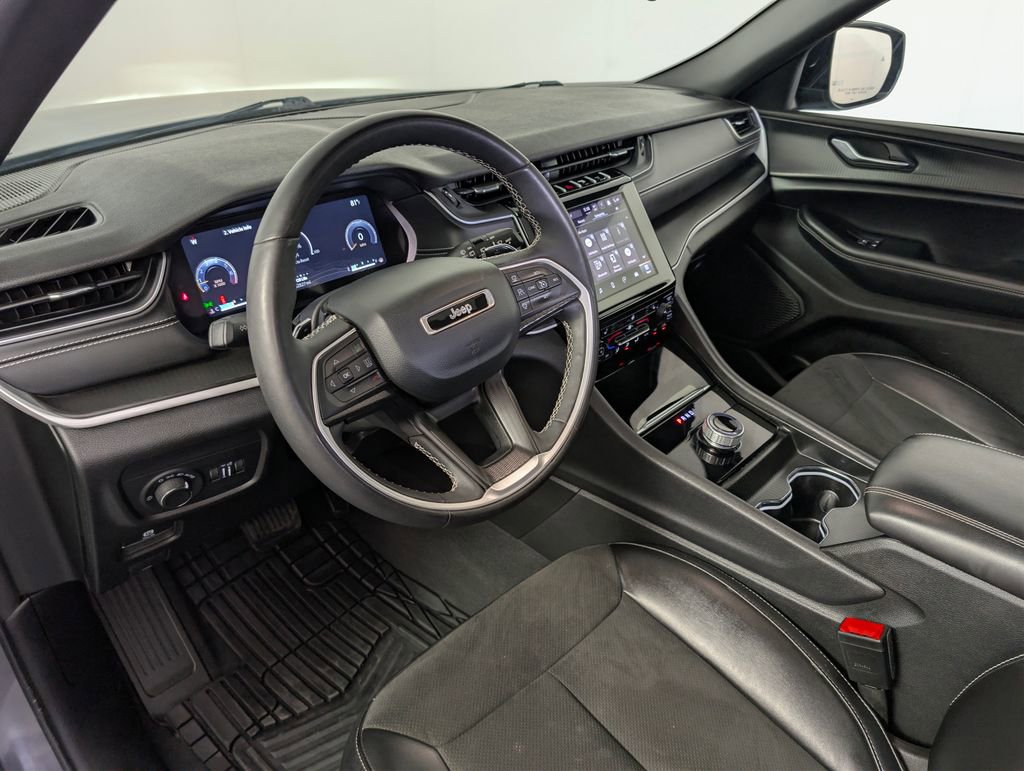Used 2023 Jeep Grand Cherokee Altitude AWD/4WD image 23