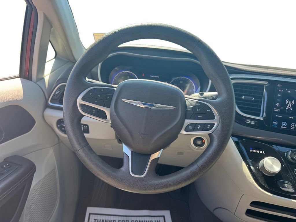 Used 2020 Chrysler Pacifica Touring w/ Advanced Safetytec Group FWD image 14