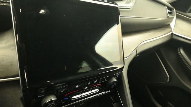 Used 2023 Jeep Grand Cherokee L Limited w/ Luxury Tech Group II image 17