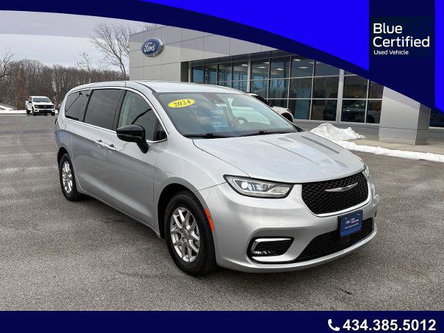 Used 2024 Chrysler Pacifica Touring-L image 7